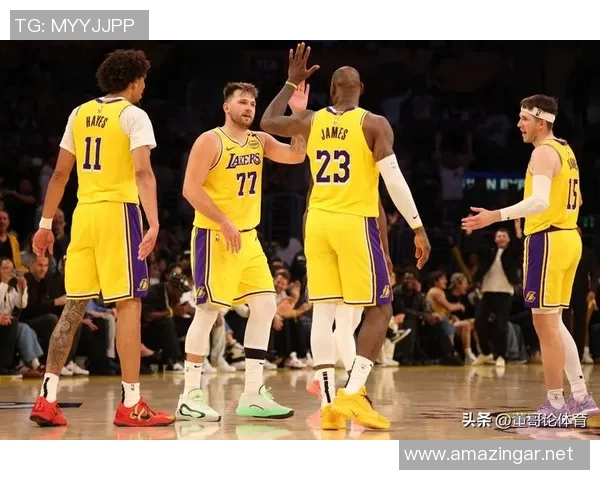 湖人输老鹰遭1喜3忧！艾顿梦游，东契奇情绪波动，范德彪无投篮！