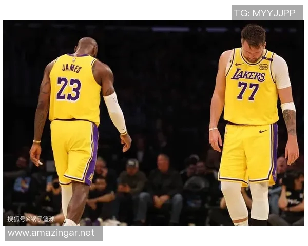 读秒抛投绝杀！里夫斯表现神勇，没了詹姆斯东契奇也能赢